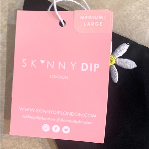 Francesca’s Collections Mable and James Daisy print bandana - Picture 3 of 6